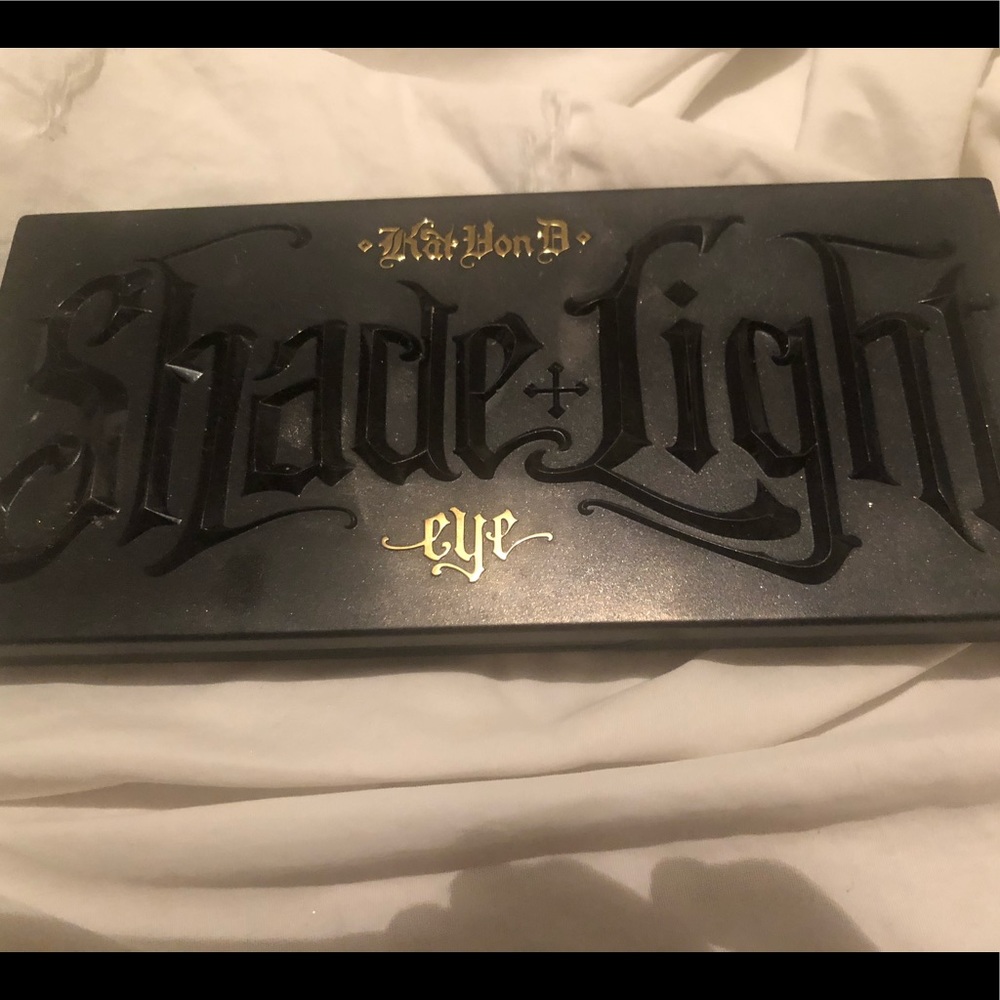 . ✖️✖️Pending✖️✖️ KVD Shade and Light palette